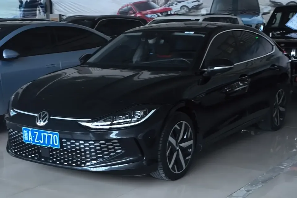 Volkswagen Lamando Lingdu 2022 Lingdu Lingdu L 280TSI DSG Cool Edition 2023 — photo 1, buy with delivery to Moscow