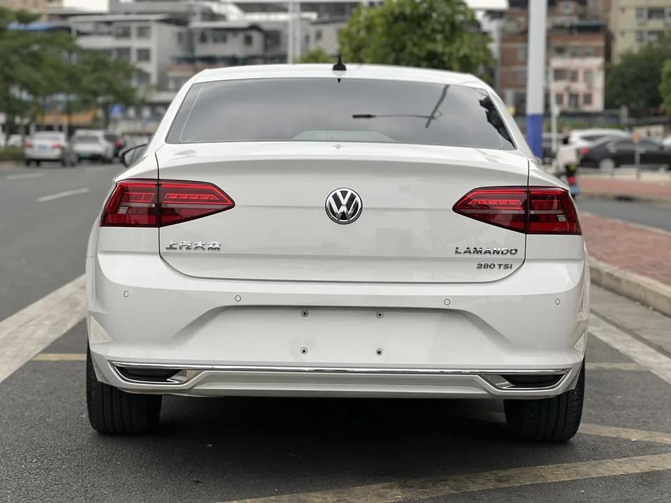 Volkswagen Lamando Lingdu 2021 facelift 280TSI DSG comfort version 2022 — thumbnail 2