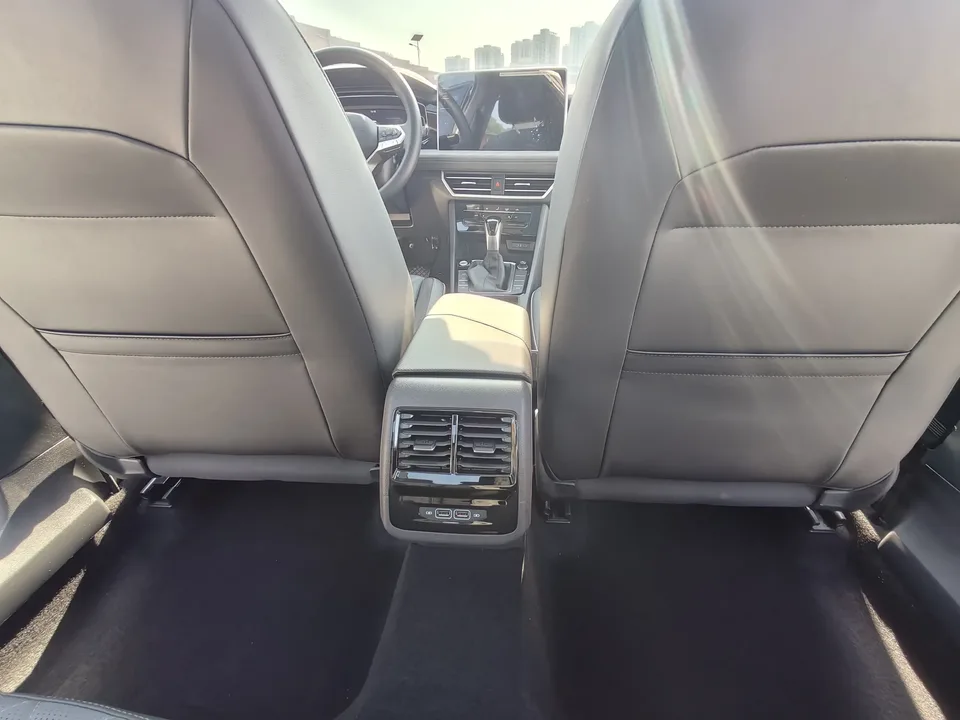 Volkswagen Sagitar 2023 Sagitar 300TSI DSG Excellence Edition 2023 — миниатюра 3