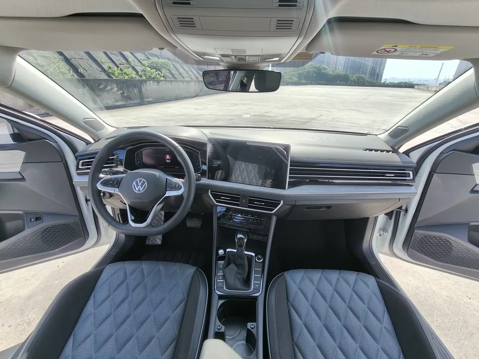 Volkswagen Sagitar 2023 Sagitar 300TSI DSG Excellence Edition 2023 — миниатюра 4