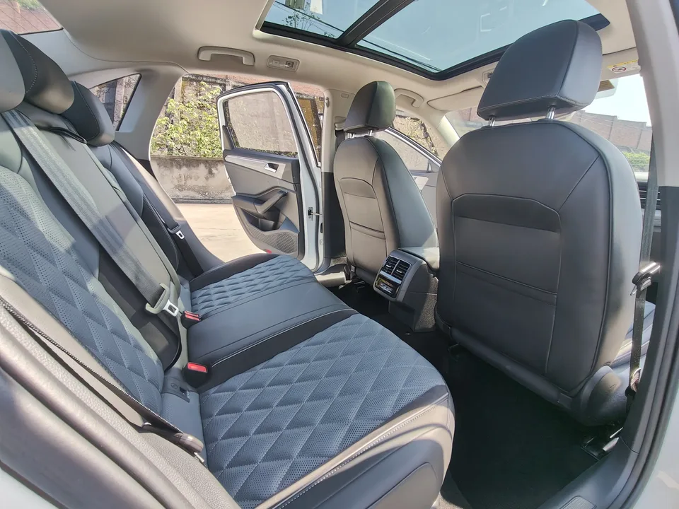 Volkswagen Sagitar 2023 Sagitar 300TSI DSG Excellence Edition 2023 — миниатюра 5