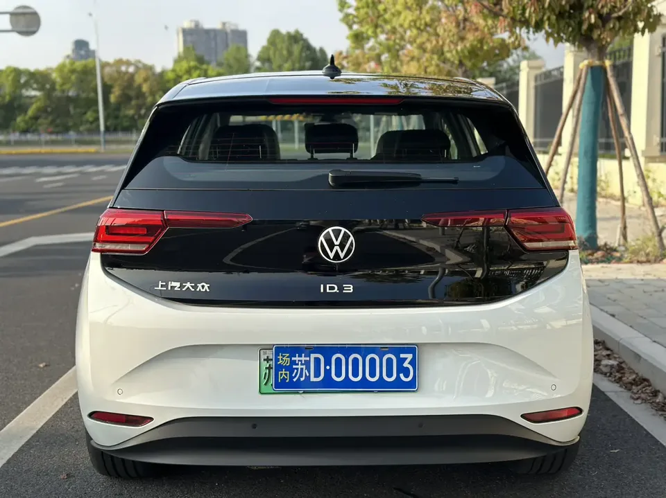 Volkswagen ID.3 Outstanding Edition 2024 — миниатюра 2