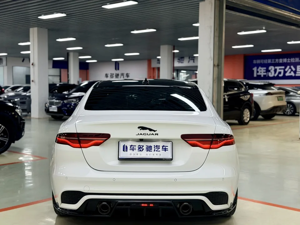 Jaguar XEL 2.0T 250PS Black Sports Edition 2022 — миниатюра 2
