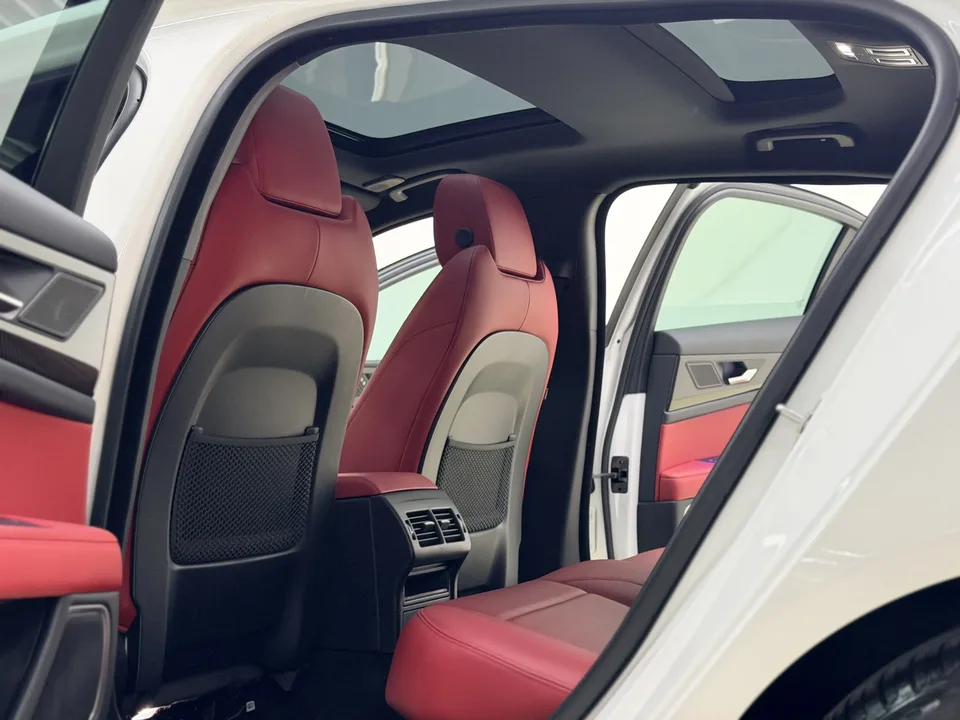 Jaguar XEL 2.0T 250PS Black Sports Edition 2022 — миниатюра 3