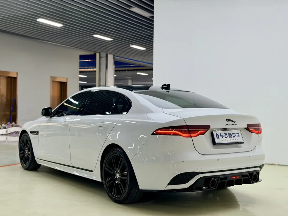 Jaguar XEL 2.0T 250PS Black Sports Edition 2022 — миниатюра 4