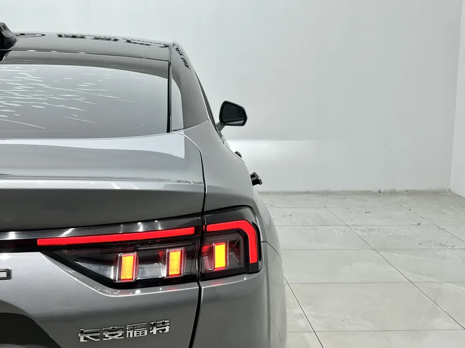 Ford Mondeo Mondeo EcoBoost 245 Luxury 2023 — миниатюра 5