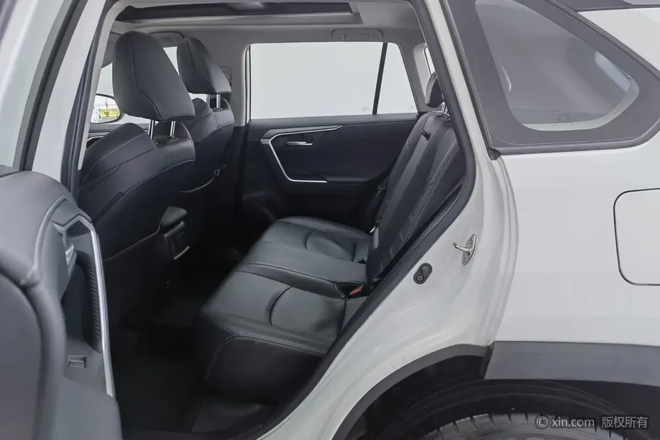 Toyota Willanda 2.0L two-wheel drive luxury PLUS version 2023 — миниатюра 4