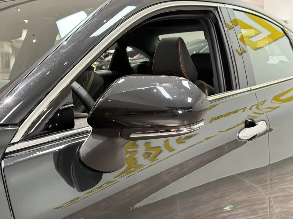 Toyota Avalon Intelligent Electric Hybrid 2.0L E-CVT Luxury Edition 2026 — миниатюра 4