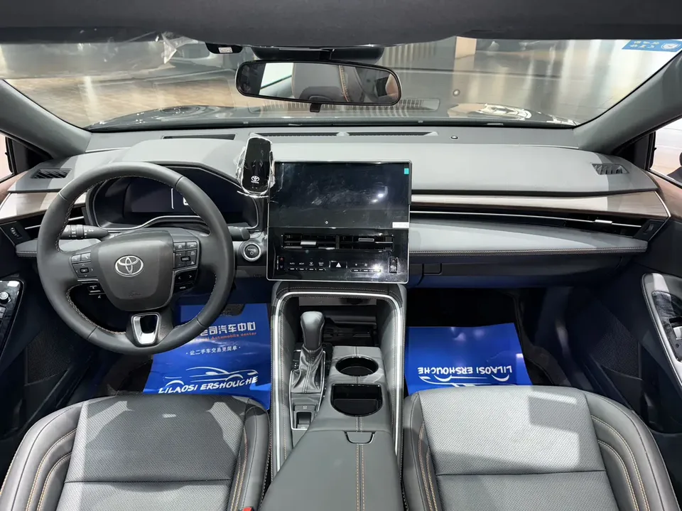 Toyota Avalon Intelligent Electric Hybrid 2.0L E-CVT Luxury Edition 2026 — миниатюра 5