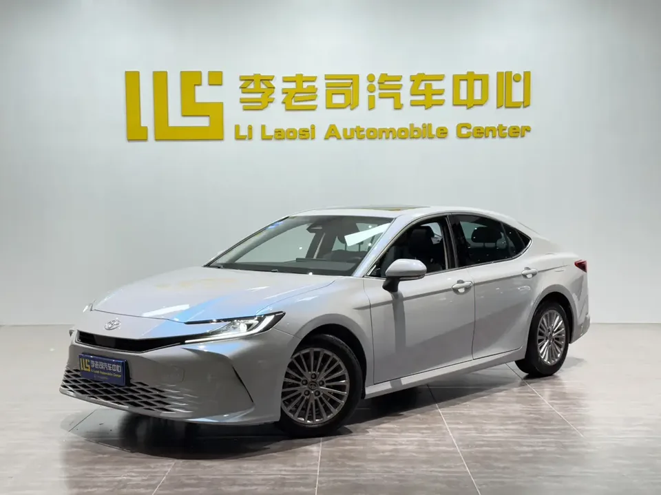 Toyota Camry 2.0E Elite Edition 2025 — фото 1, купить с доставкой в Москву