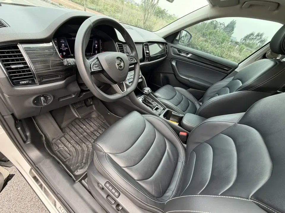 Skoda Kodiaq TSI330 5-seater two-wheel drive comfort version 2023 — миниатюра 3