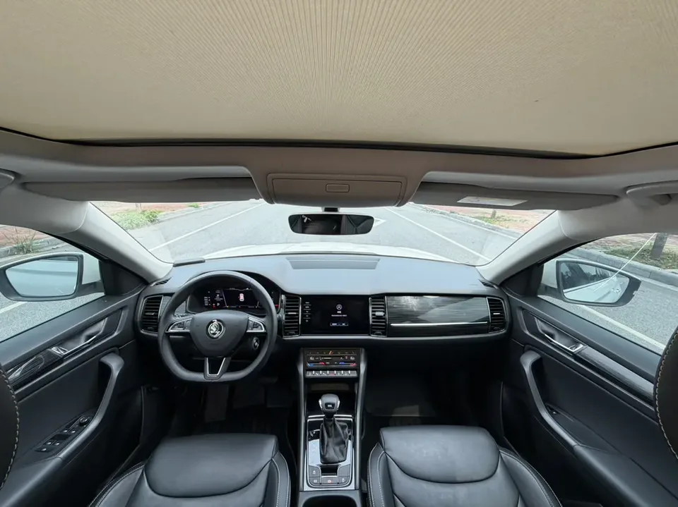 Skoda Kodiaq TSI330 5-seater two-wheel drive comfort version 2023 — миниатюра 5