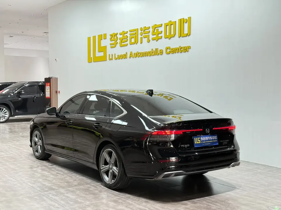 Honda Accord Accord 2025 Sharp T-Motion 260TURBO Premium Edition 2025 — миниатюра 2