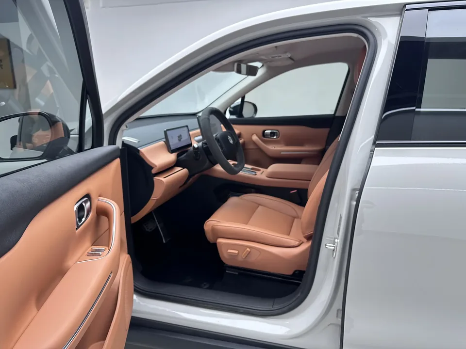 Leapmotor Zero running C10 Extended Range 210 Comfort Edition 2024 — миниатюра 4