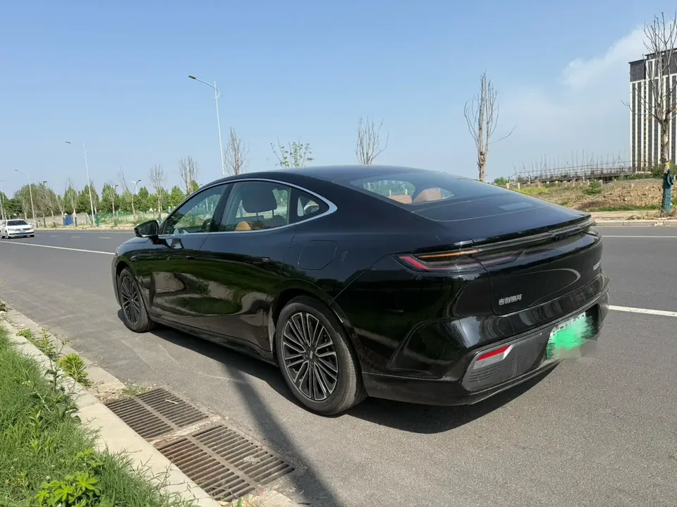 Geely Galaxy Star 8 PHEV 130km EM-i Premium Edition 2025 — миниатюра 4