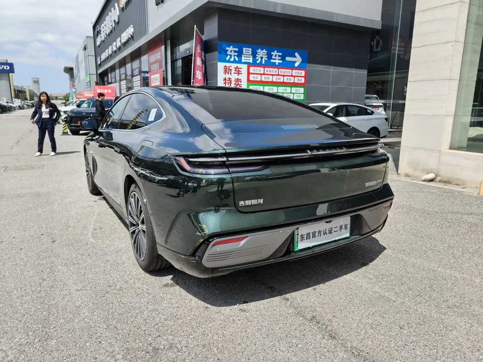 Geely Galaxy Star 8 PHEV 130km EM-P Exploration Edition 2025 — миниатюра 3
