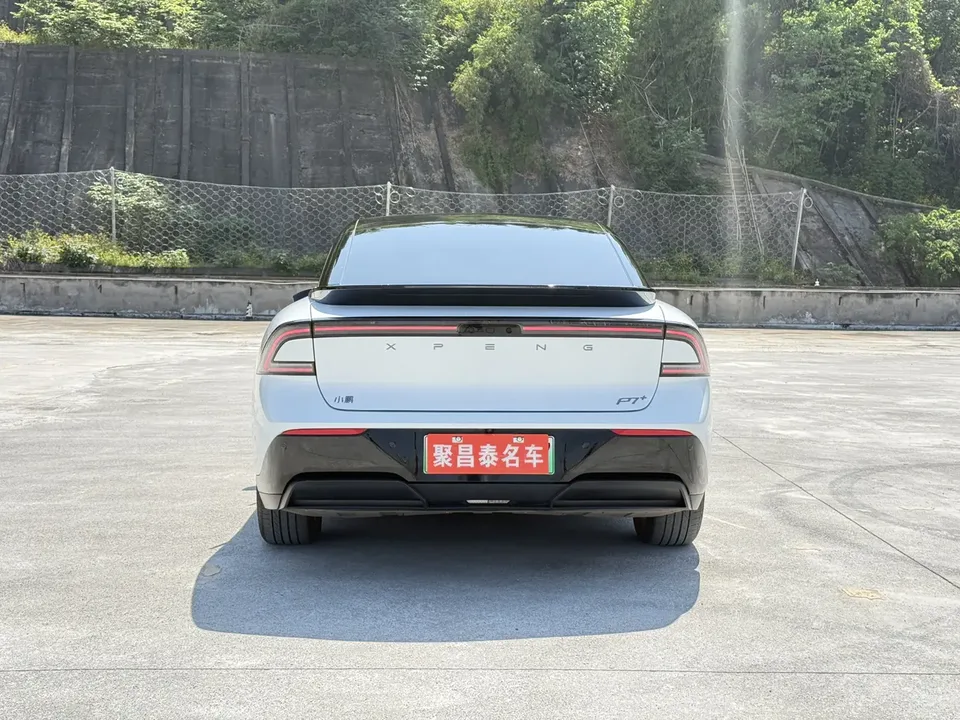 XPeng P7+ long-range Max 2025 — миниатюра 2