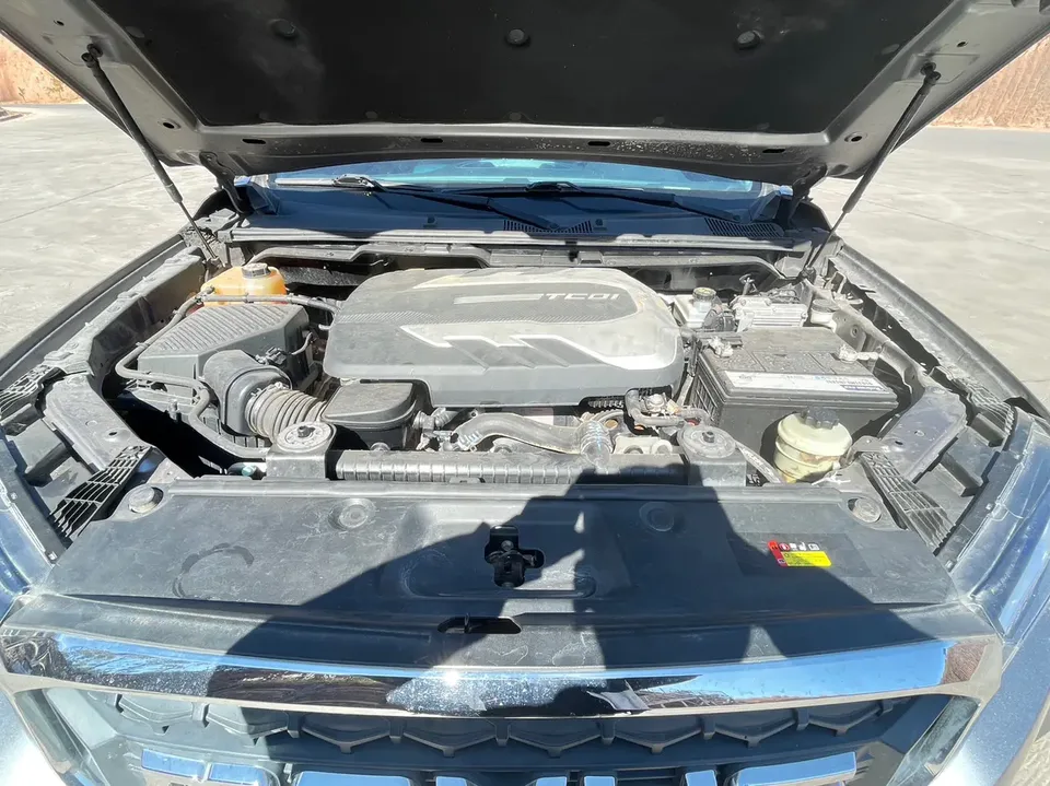 Datong Maxus T70 2.0T Diesel Manual 4WD Luxury Edition Long Box High Chassis 2022 — миниатюра 3
