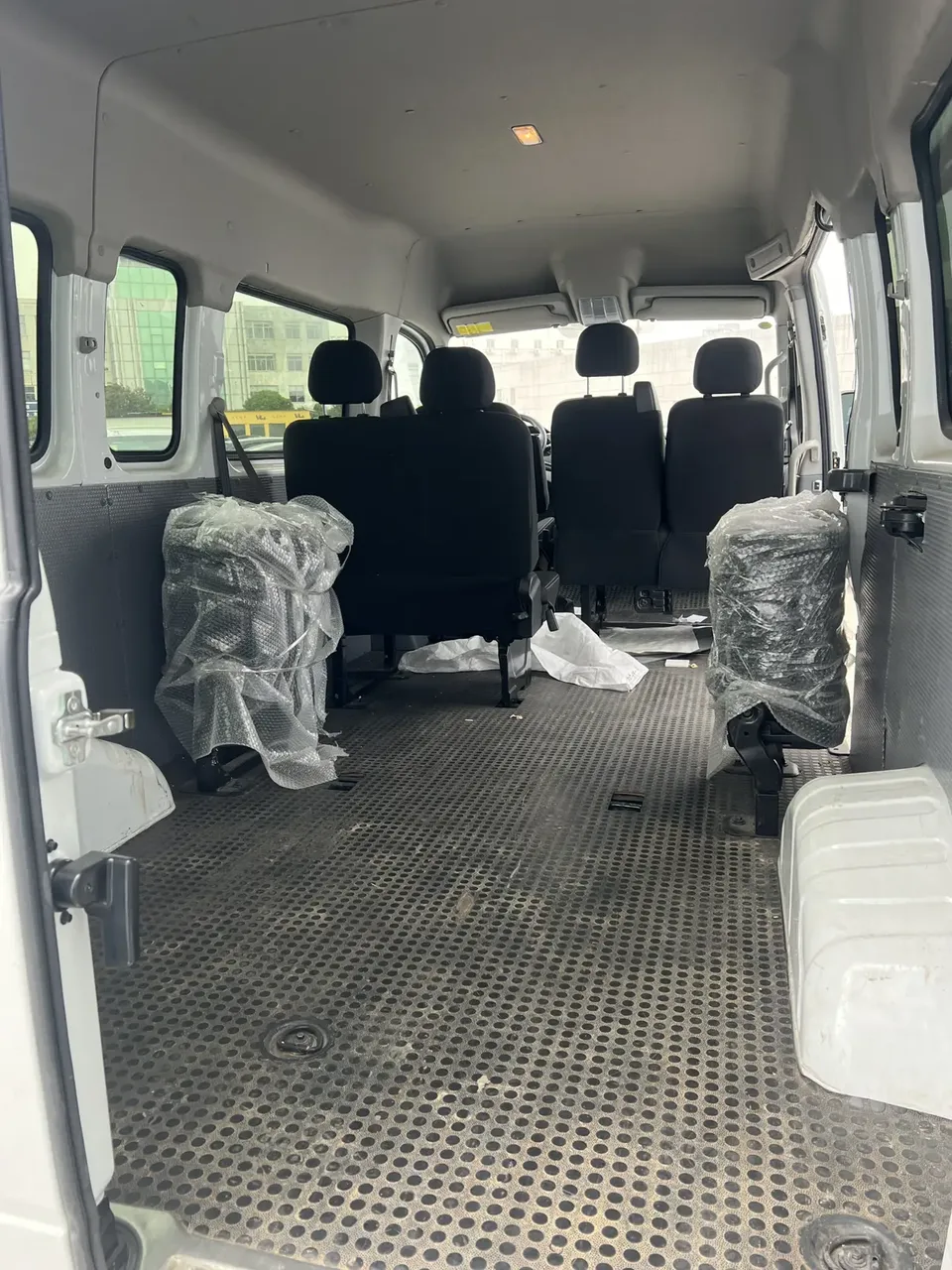 Datong Xintu V80 PLUS All-Round King 2.0T AMT Long Axis Mid-Top 6/7/8/9 Seaters 2022 — миниатюра 4