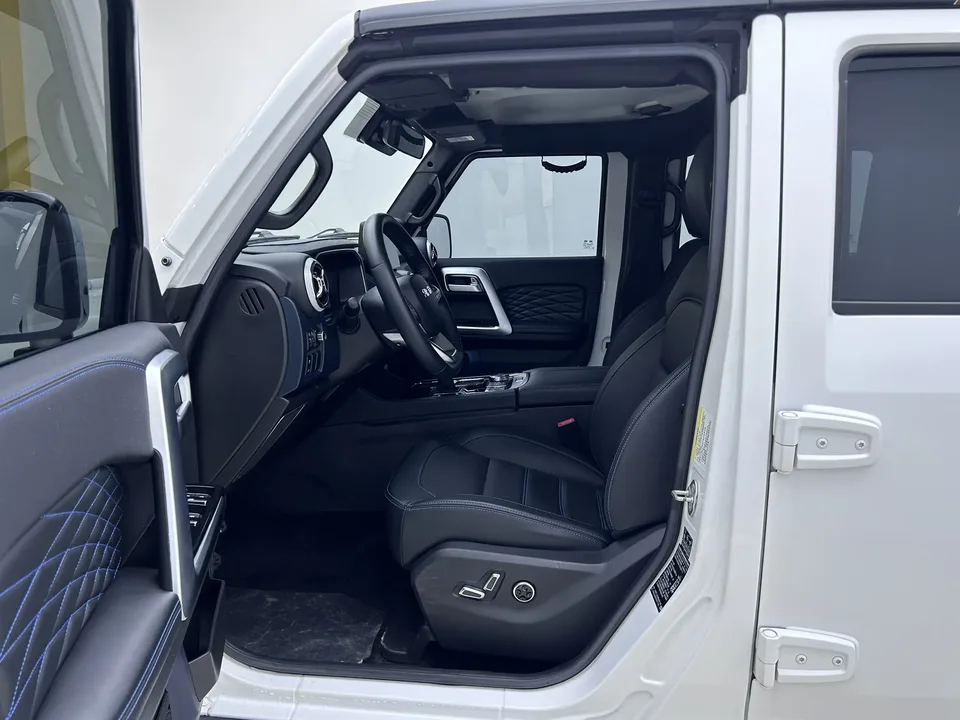 BAIC Beijing Off-road BJ40 Beijing Off-road BJ40 2023 2.0T Automatic 4WD City Hunter Edition Knight Edition 2023 — миниатюра 4