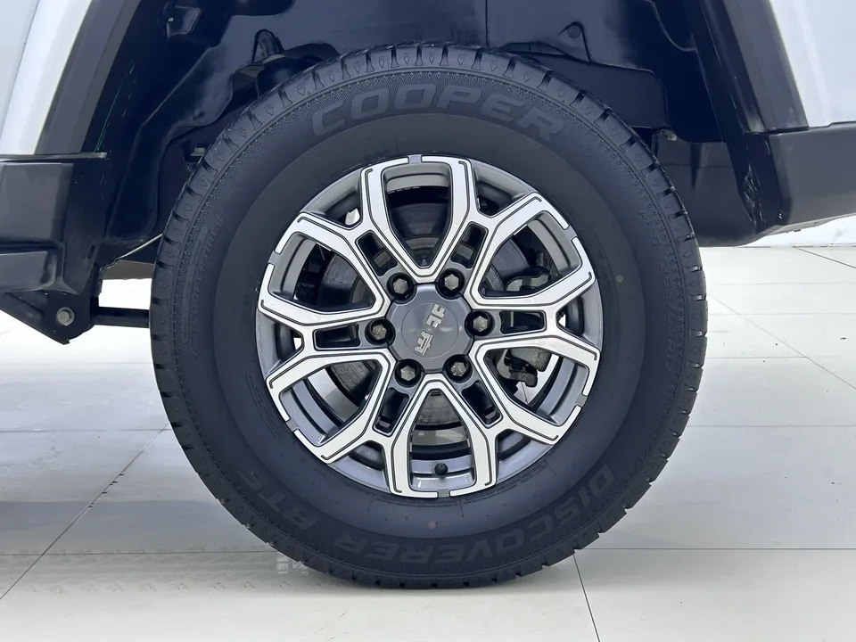 BAIC Beijing Off-road BJ40 Beijing Off-road BJ40 2023 2.0T Automatic 4WD City Hunter Edition Knight Edition 2023 — миниатюра 5