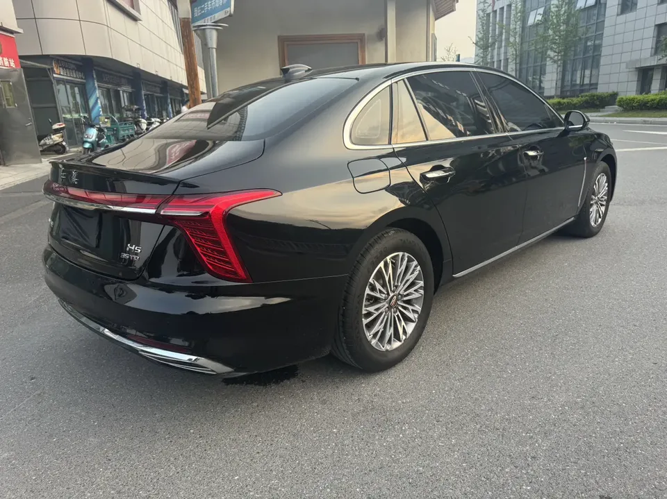 Hongqi H5 Hongqi H5 2024 1.5T DCT Zhilian Qiyun Edition 2024 — миниатюра 2