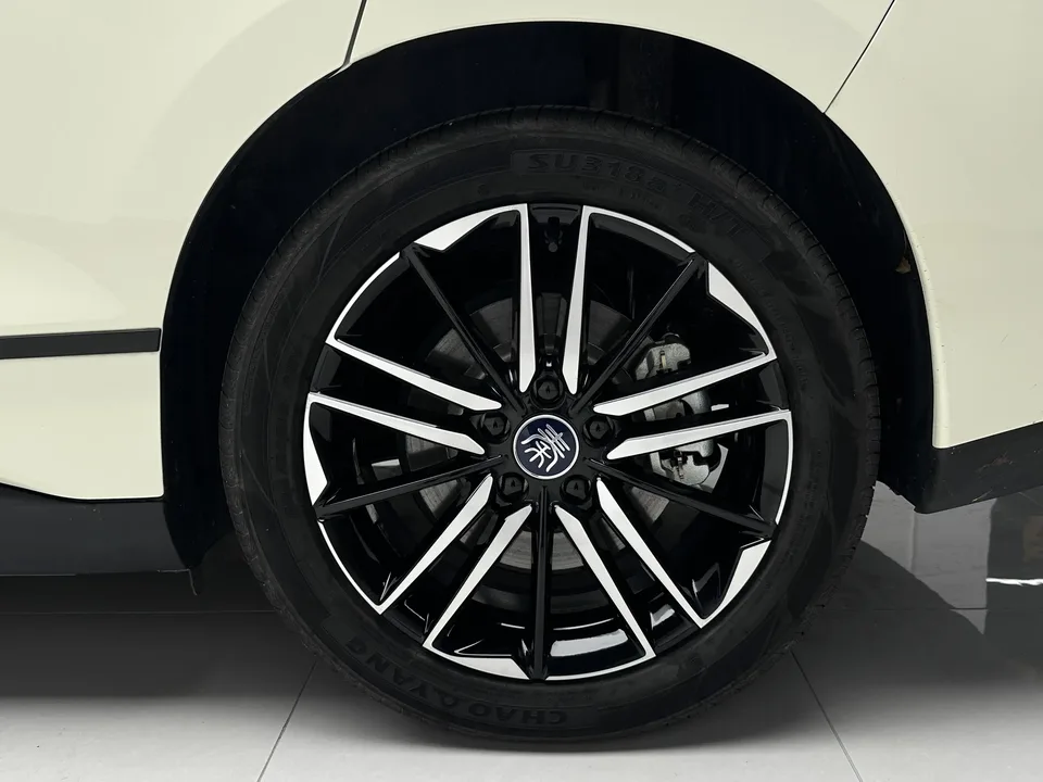BYD Qin L EV 2025