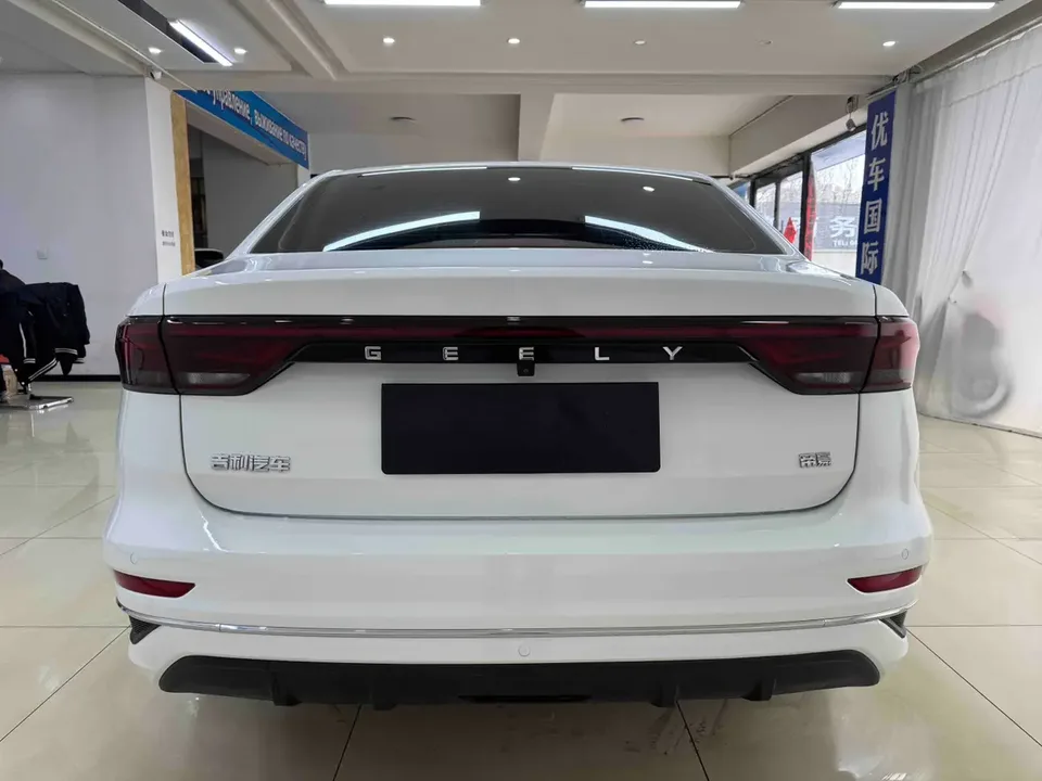 Geely Emgrand Emgrand 2022 4th Generation 1.5L CVT Premium Edition 2022 — миниатюра 2