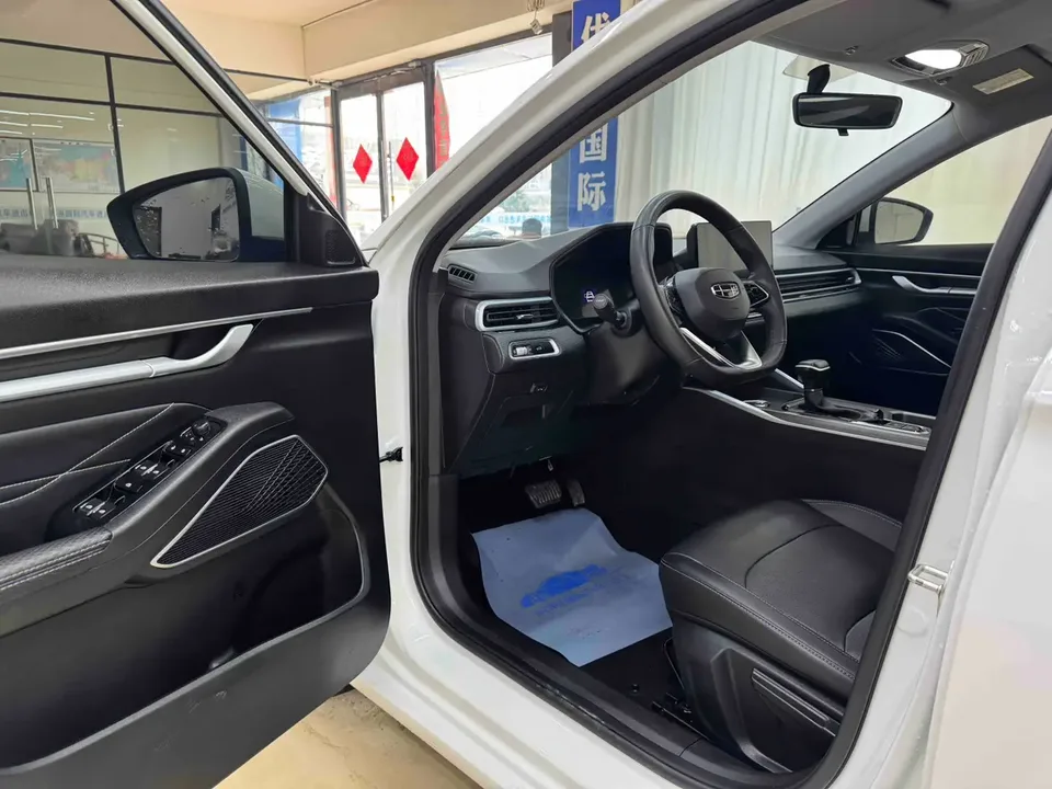 Geely Emgrand Emgrand 2022 4th Generation 1.5L CVT Premium Edition 2022 — миниатюра 5