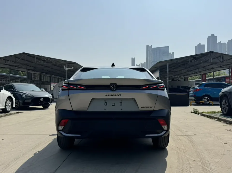 Peugeot 408X 1.6T Charm Edition 2024 — миниатюра 2