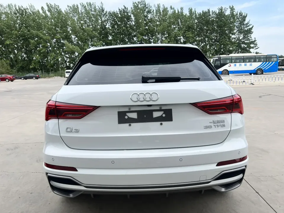 Audi Q3 Audi Q3 2023 35 TFSI Fashionable and Dynamic 2023 — миниатюра 2