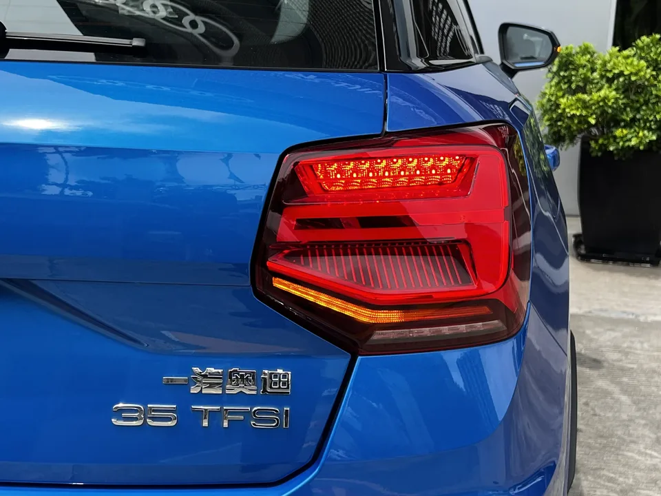 Audi Q2L Audi Q2L 2022 35 TFSI Fashion Dynamic Edition 2023 — миниатюра 3