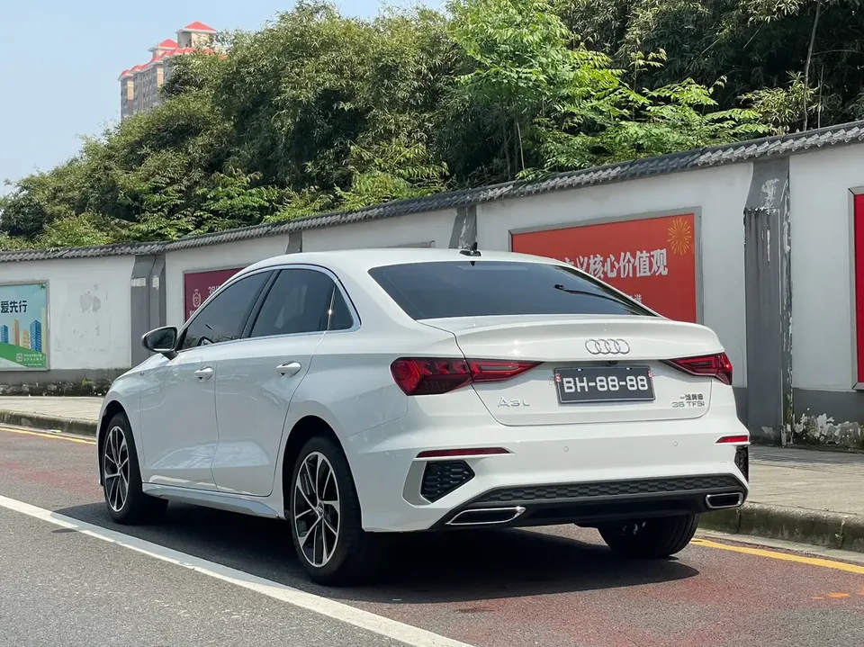 Audi A3 A3L Limousine 35 TFSI Fashion Sports 2022 — миниатюра 2