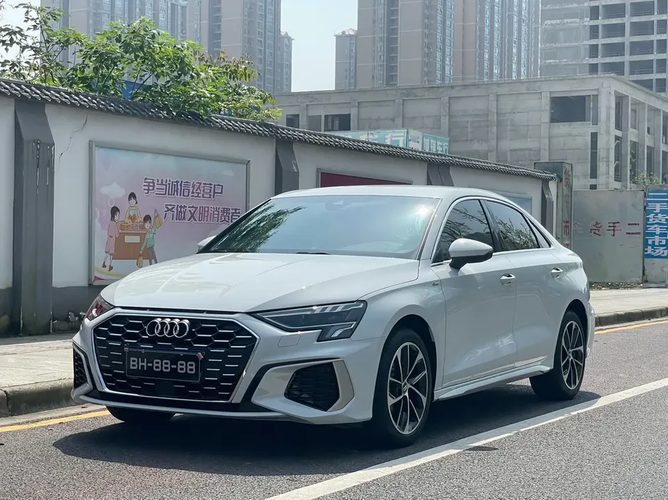 Audi A3 A3L Limousine 35 TFSI Fashion Sports 2022 — фото 1, купить с доставкой в Москву