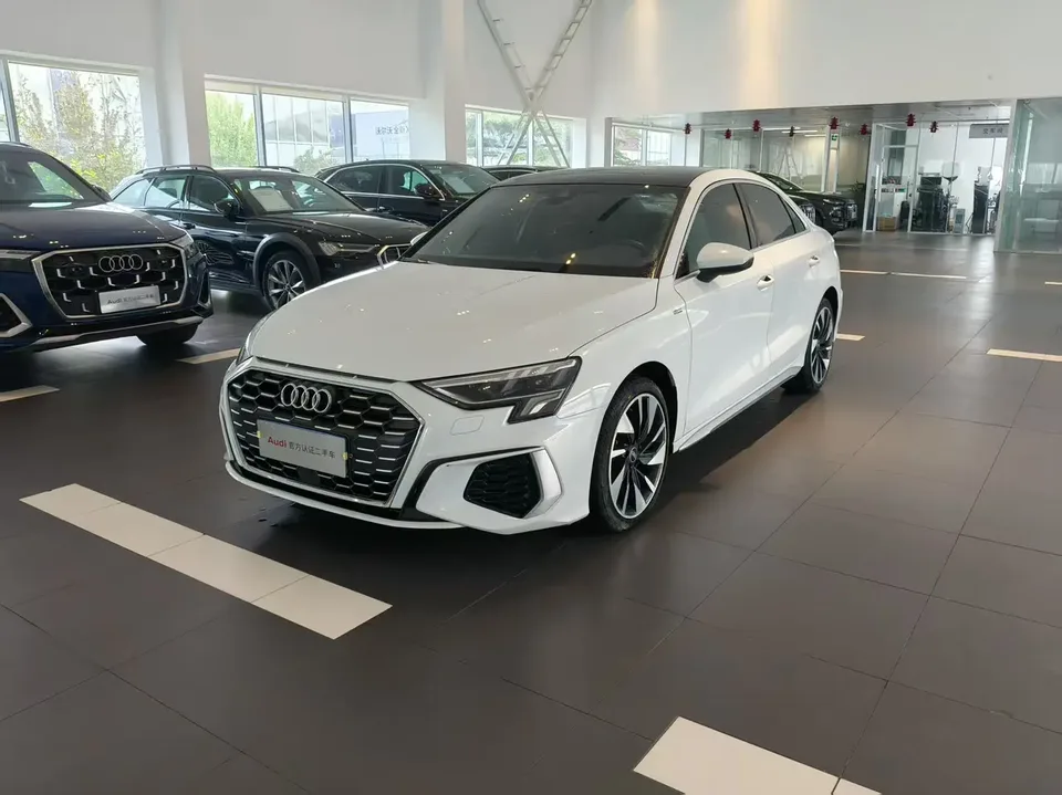 Audi A3 A3L Limousine 35 TFSI Fashionable and Elegant 2024 — фото 1, купить с доставкой в Москву