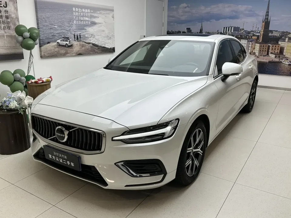 Volvo S60 2025