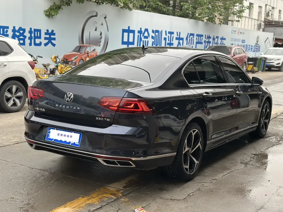 Volkswagen Magotan Magotan 2023 2 million commemorative edition 330TSI DSG luxury model 2023 — миниатюра 2
