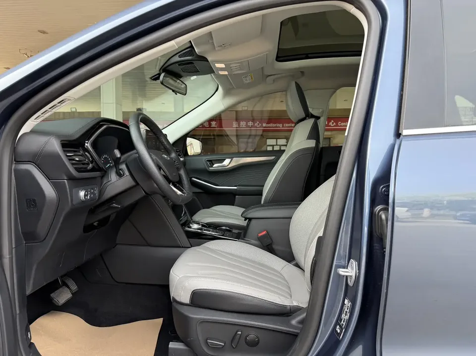 Ford Escape Ruiji 2020 EcoBoost 245 2WD Premium Edition 2022 — thumbnail 5