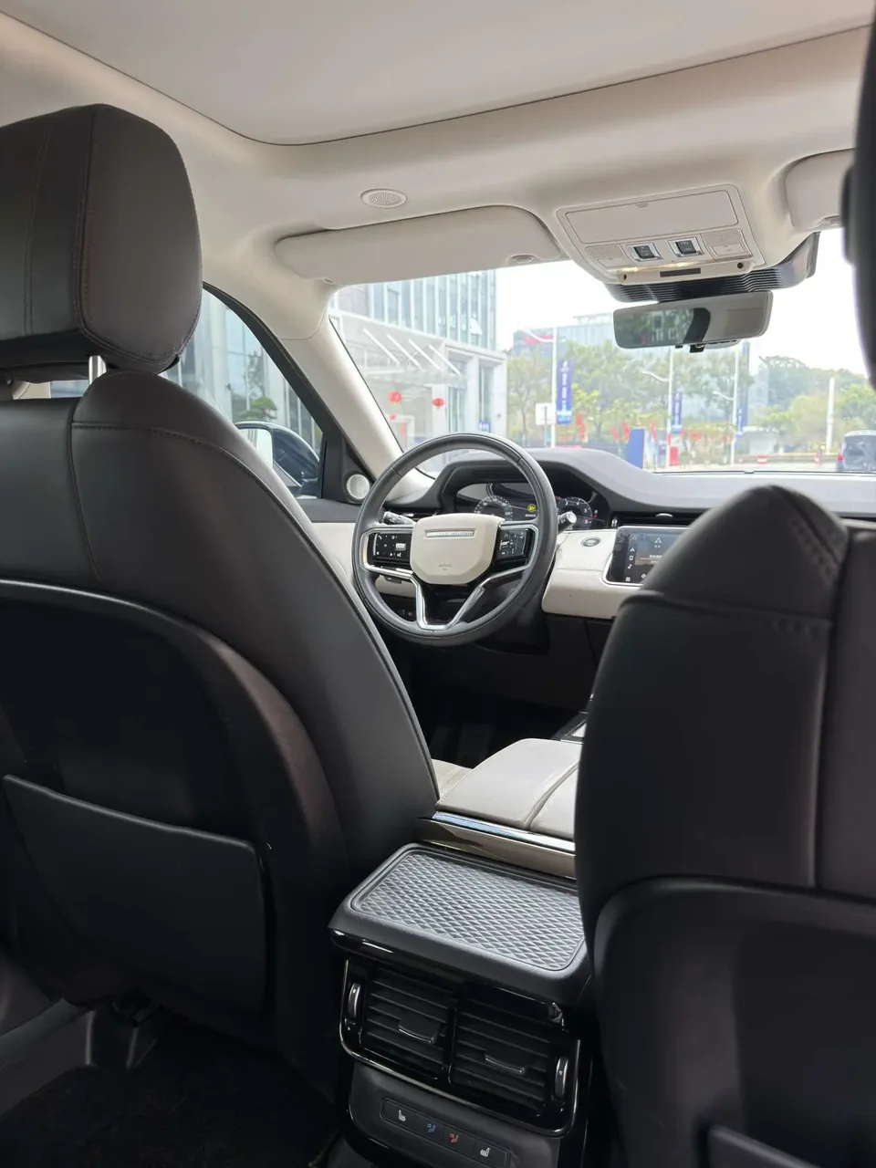 Land Rover Range Rover Evoque Aurora L 249PS R-Dynamic HSE Luxury Edition 2024 — миниатюра 3