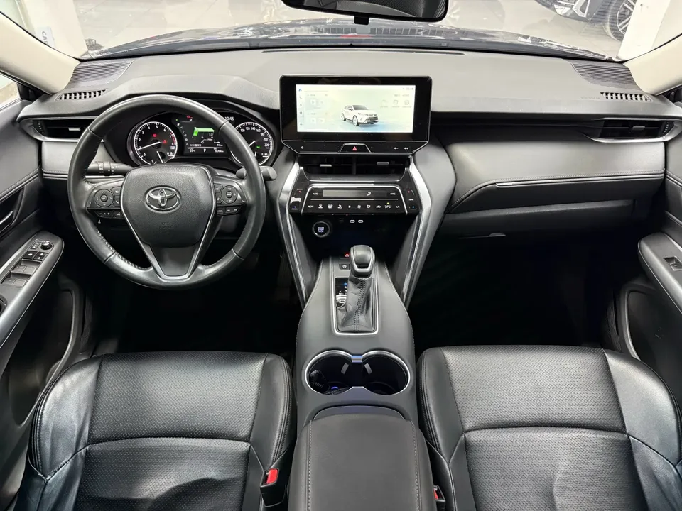 Toyota HARRIER 2.0L CVT 2WD Progressive Edition 2023 — миниатюра 3
