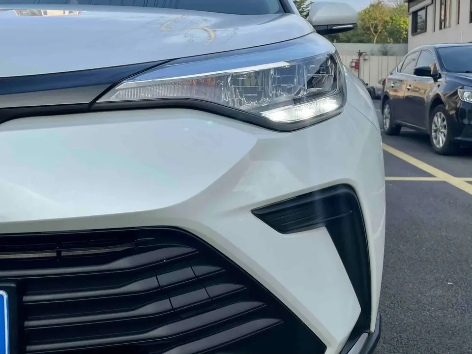 Toyota C-HR Hybrid 2.0L Sports SPORT Edition 2023 — миниатюра 3