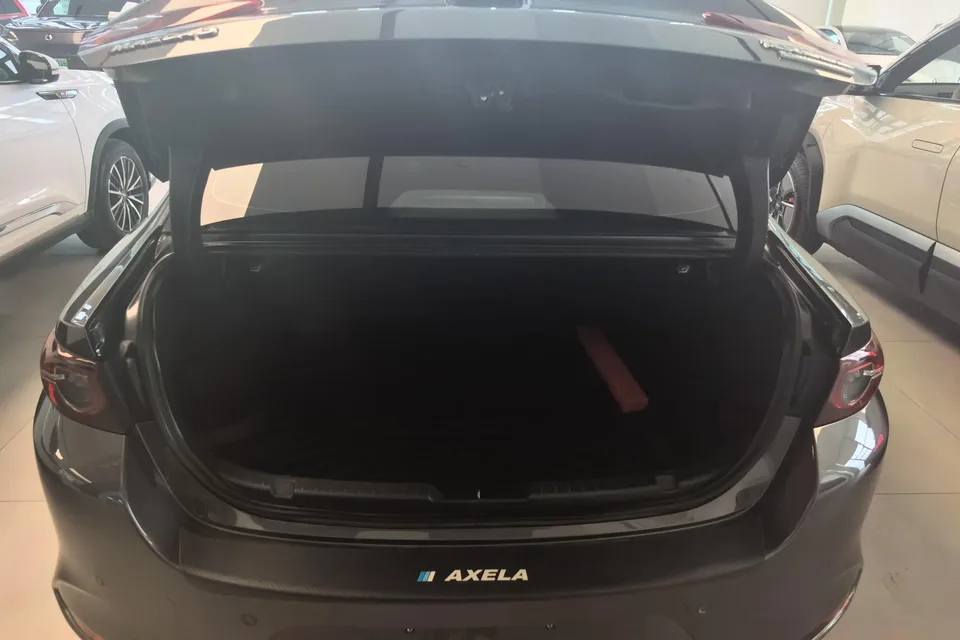 Mazda Axela Mazda3 2023 2.0L Automatic Premium Edition 2024 — thumbnail 5