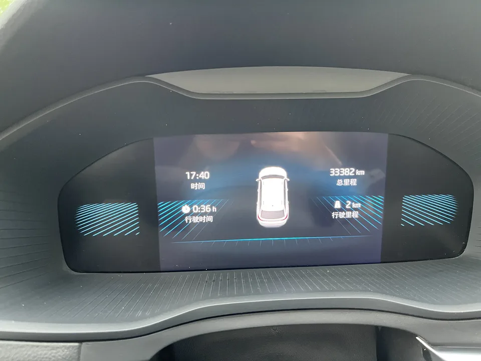 Skoda Karoq TSI280 Luxury Edition 2022 — миниатюра 4