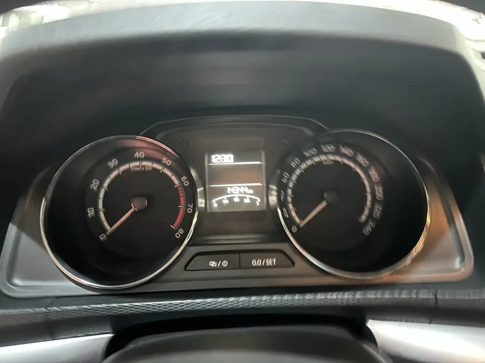 Skoda Comek Comek 2024 1.5L Automatic Comfort Edition 2024 — миниатюра 3