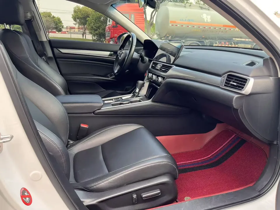 Honda Accord 2022 Accord 260TURBO Fantasy Night Premium Edition 2022 — миниатюра 3