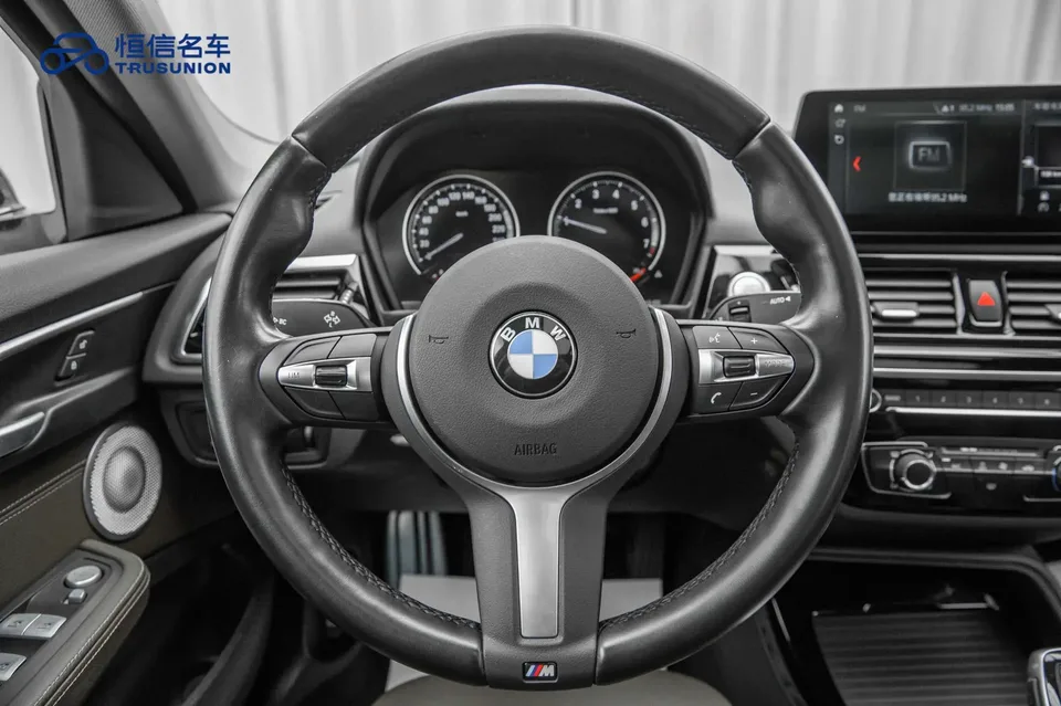 BMW 1 Series facelift 120i M Sport Night Edition 2023 — миниатюра 5