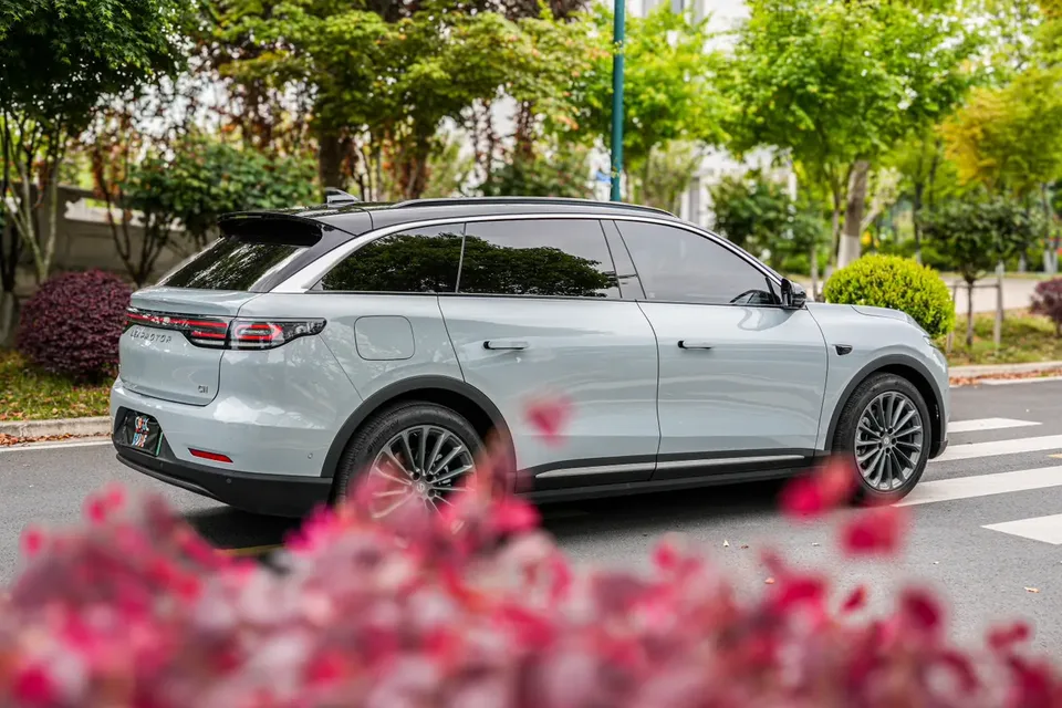 Leapmotor Zero running C11 Pure Electric 580 Premium Edition 2024 — миниатюра 2