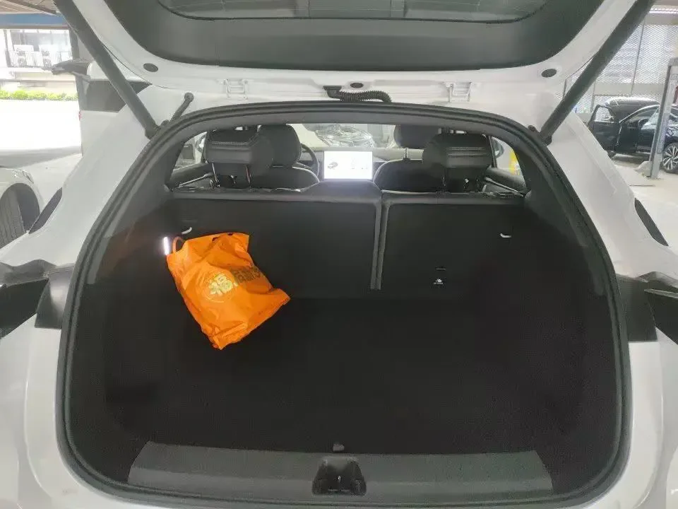 ARCFOX Extreme Fox JiFox Alpha T5 Jihu Alphard T5 2026 Pure Electric Version 560 Smart Edition 2026 — миниатюра 3