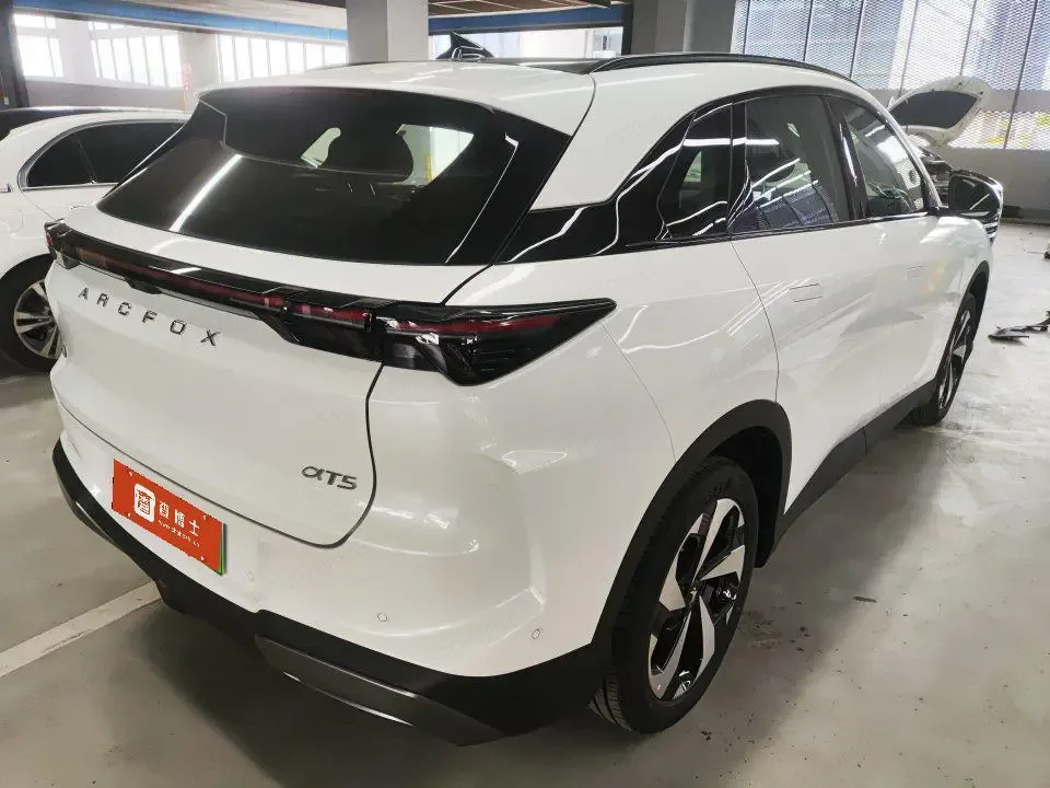 ARCFOX Extreme Fox JiFox Alpha T5 Jihu Alphard T5 2026 Pure Electric Version 560 Smart Edition 2026 — миниатюра 4
