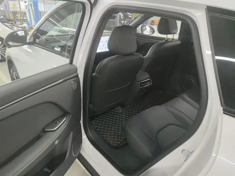 ARCFOX Extreme Fox JiFox Alpha T5 Jihu Alphard T5 2026 Pure Electric Version 560 Smart Edition 2026 — миниатюра 5